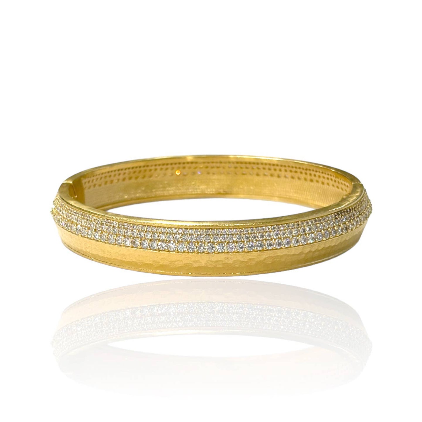 TAT2 GOLD PAVE NOMA BANGLE