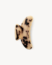 Load image into Gallery viewer, Machete Grande Heirloom Claw in Blonde Tortoise