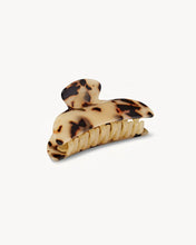 Load image into Gallery viewer, Machete Midi Heirloom Claw in Blonde Tortoise