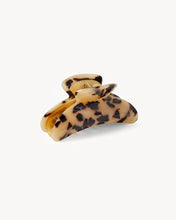 Load image into Gallery viewer, Machete Grande Heirloom Claw in Blonde Tortoise