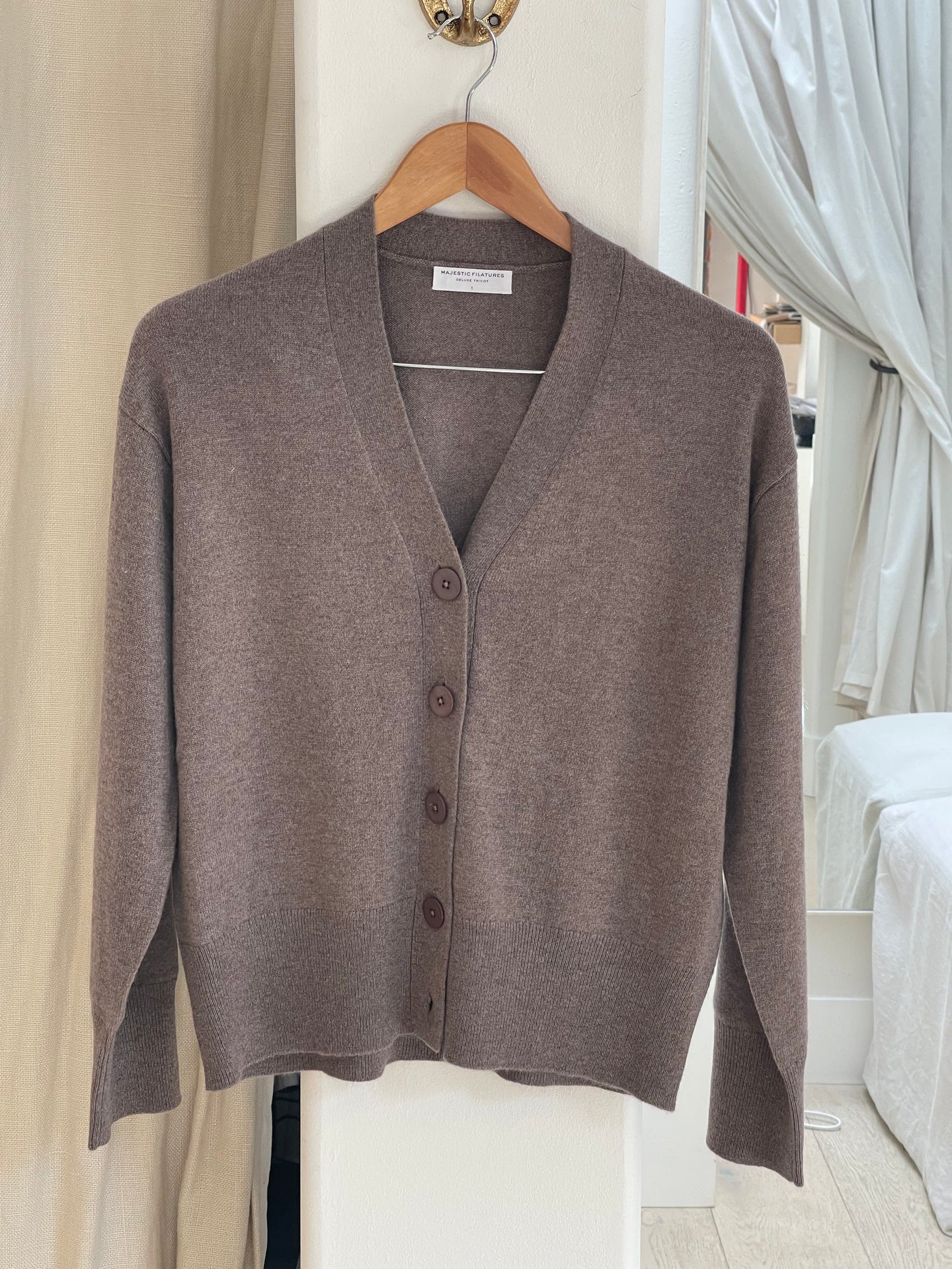 Majestic Cashmere Seamless V Neck Cardigan - Bison