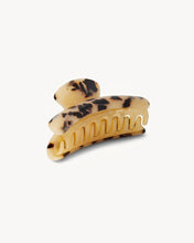 Load image into Gallery viewer, Machete Grande Heirloom Claw in Blonde Tortoise