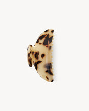 Load image into Gallery viewer, Machete Midi Heirloom Claw in Blonde Tortoise